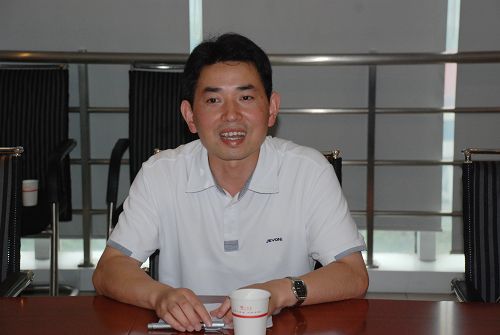 无表哥范继跃作为一名政府人员,所佩戴的手表价格如
